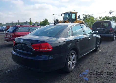 2014 Volkswagen Passat 1.8T Wolfsburg Edition z USA, uszkodzony, nr VIN 1VWAT7A3XEC022300